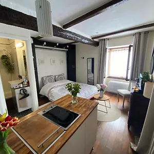 Apartment Au Coeur Du Vieil, Antibes
