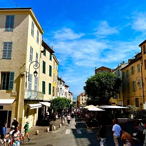 Apartment Superbe En Plein Centre Du Vieil, Antibes